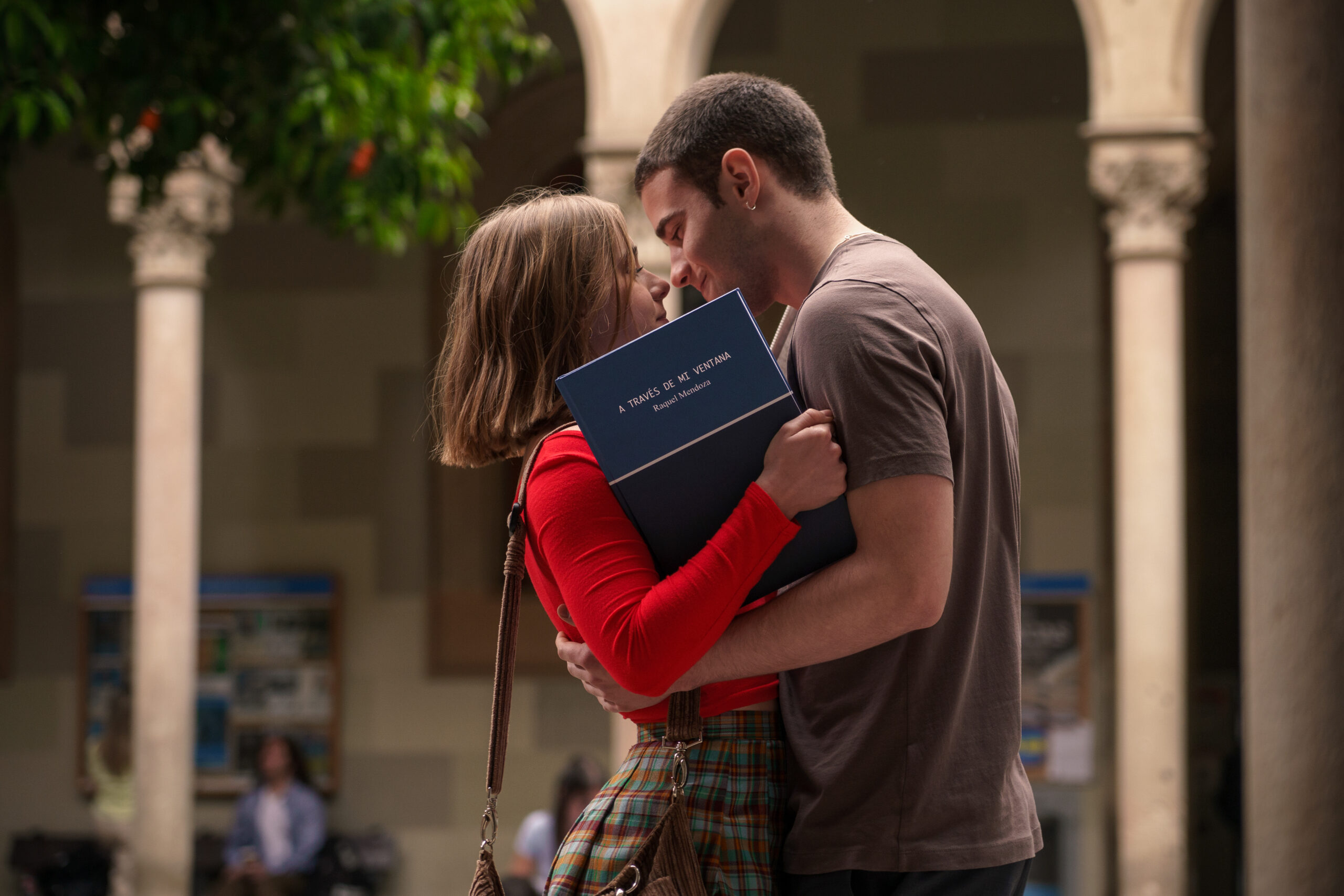 Una scena di Dalla mia finestra - Al di là del mare