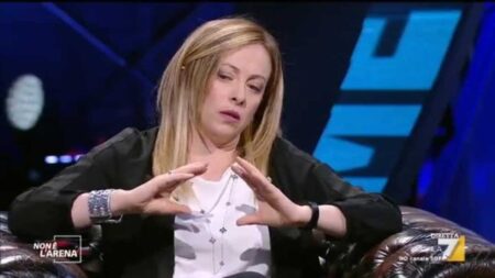 Giorgia Meloni su Netflix: accusa le serie che celebrano gli “spacciatori eroi” giorgia meloni