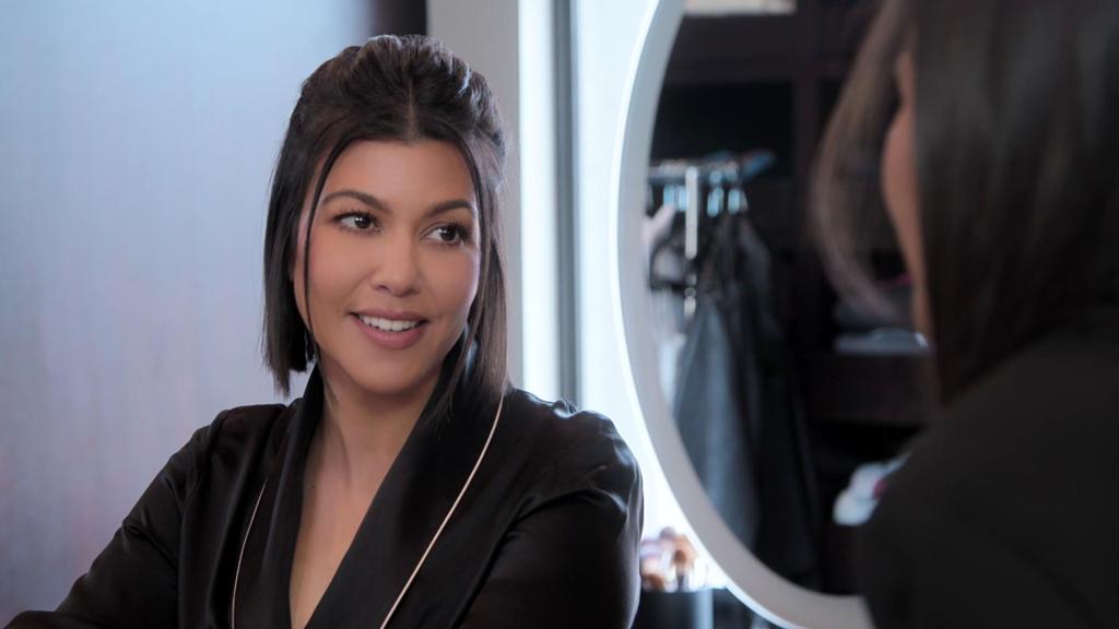 Kourtney Kardashian in The Kardashian 3x05