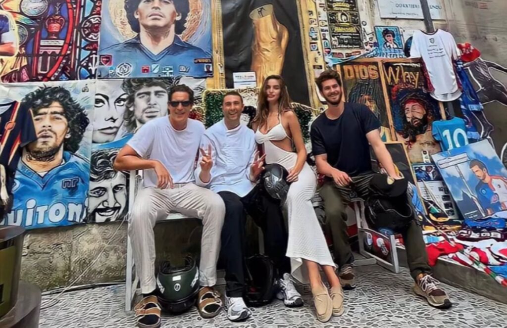 Fotografia che ritrae Andrew Garfield a Napoli