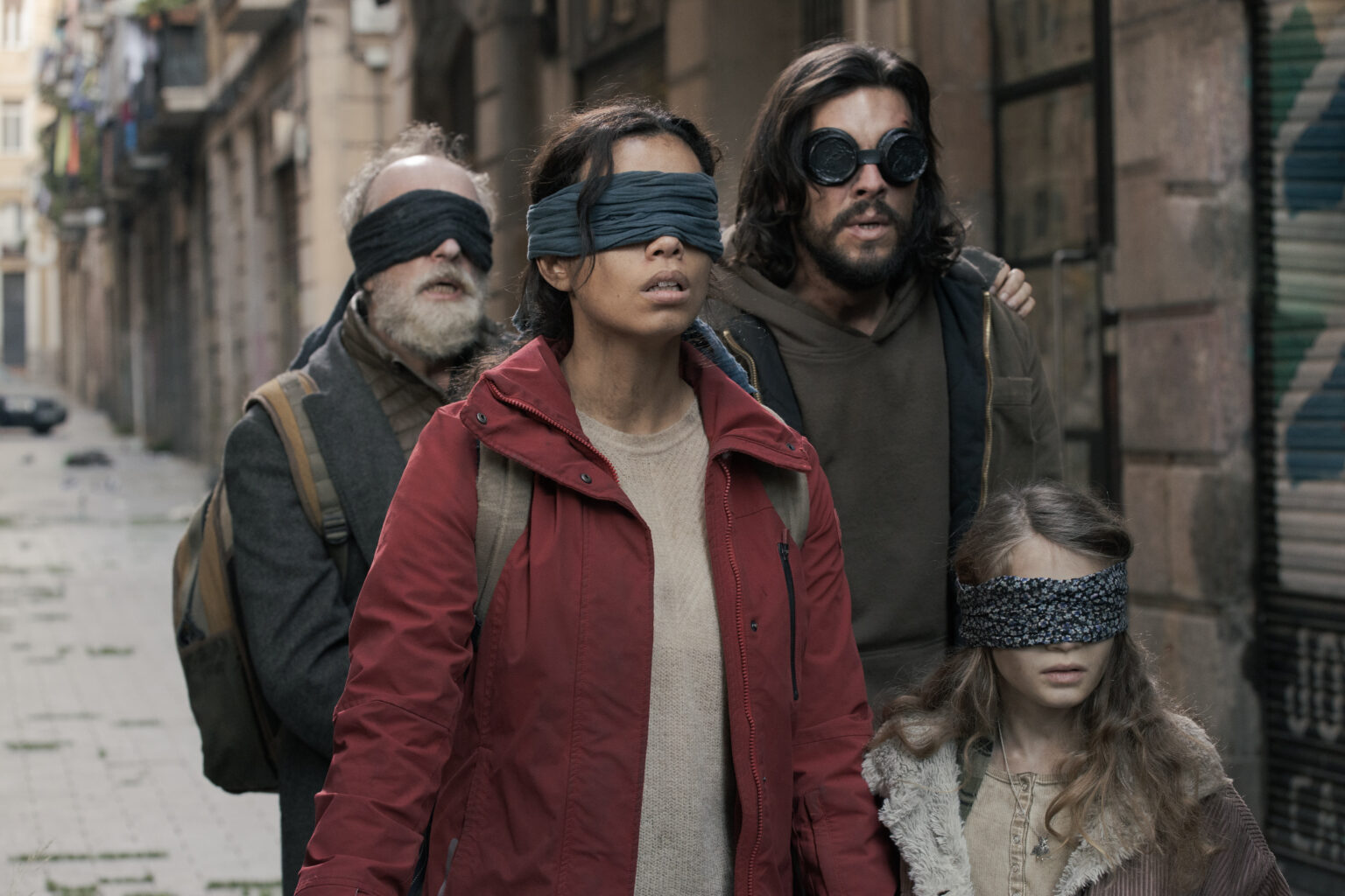 Bird Box Barcellona, la spiegazione del finale dell’horror Netflix i protagonisti di bird box barcellona