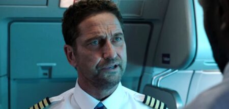 Frame che ritrae Gerard Butler in The Plane