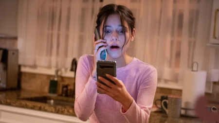 Jenna Ortega spaventata in Scream