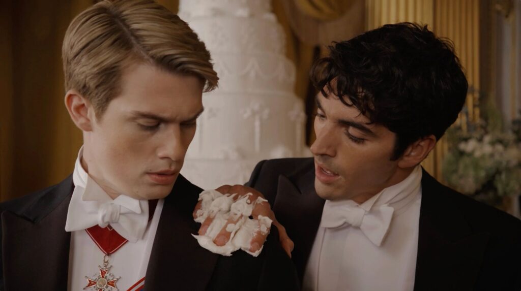 Rosso, bianco e sangue blu: conosciamo i protagonisti Taylor Zakhar Perez e  Nicholas Galitzine