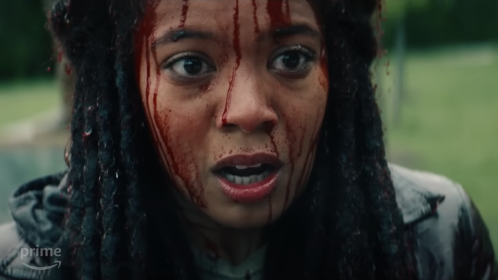 Marie imbrattata di sangue in una scena del pilot