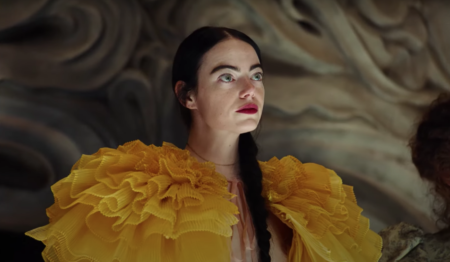 Emma Stone nel film Povere Creature!