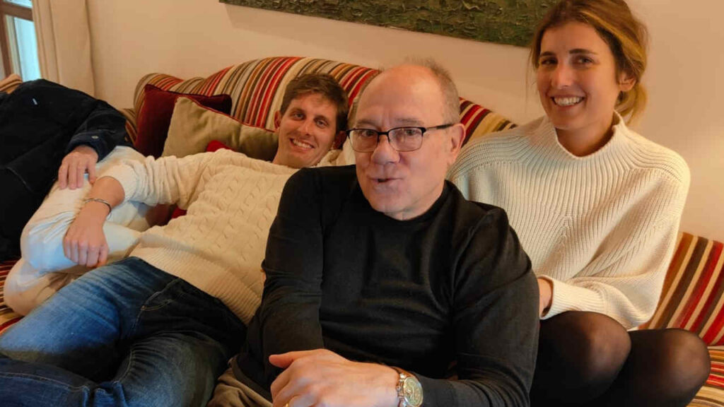 Chi sono i figli di Carlo Verdone, Giulia e Paolo: una dietista e un dirigente SIAE Carlo Verdone con i figli Paolo e Giulia