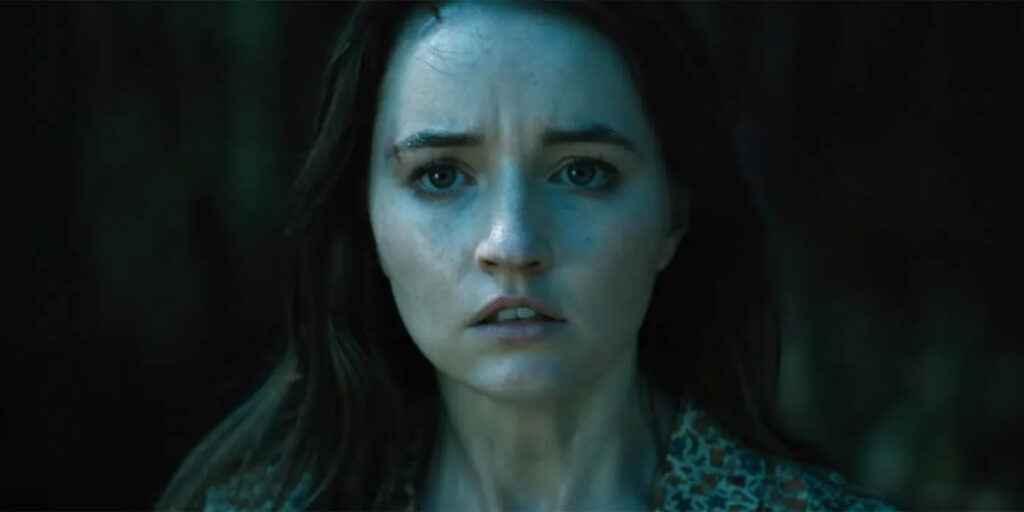 Nessuno ti salverà, la recensione dell’horror sci-fi originale Disney+ Kaitlyn Dever nel film Nessuno ti salverà