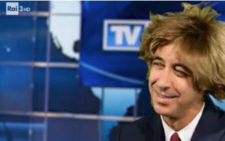 Paolo Kessisoglu è Giambiondo: la parodia di Andrea Giambruno tra threesome e burraco (VIDEO) Giambiondo