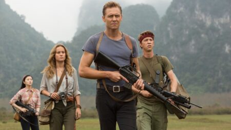 Kong: Skull Island, la recensione del film con Tom Hiddleston e Brie Larson Una scena di Kong: Skull Island