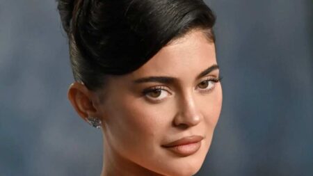 Kylie Jenner sostiene Israele, poi cancella il post su Instagram dopo le critiche