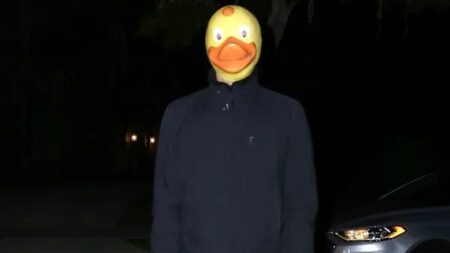 Leonardo DiCaprio, il suo costume di Halloween 2023 è bizzarro (FOTO) Leonardo DiCaprio, il suo costume di Halloween 2023 è bizzarro (FOTO)