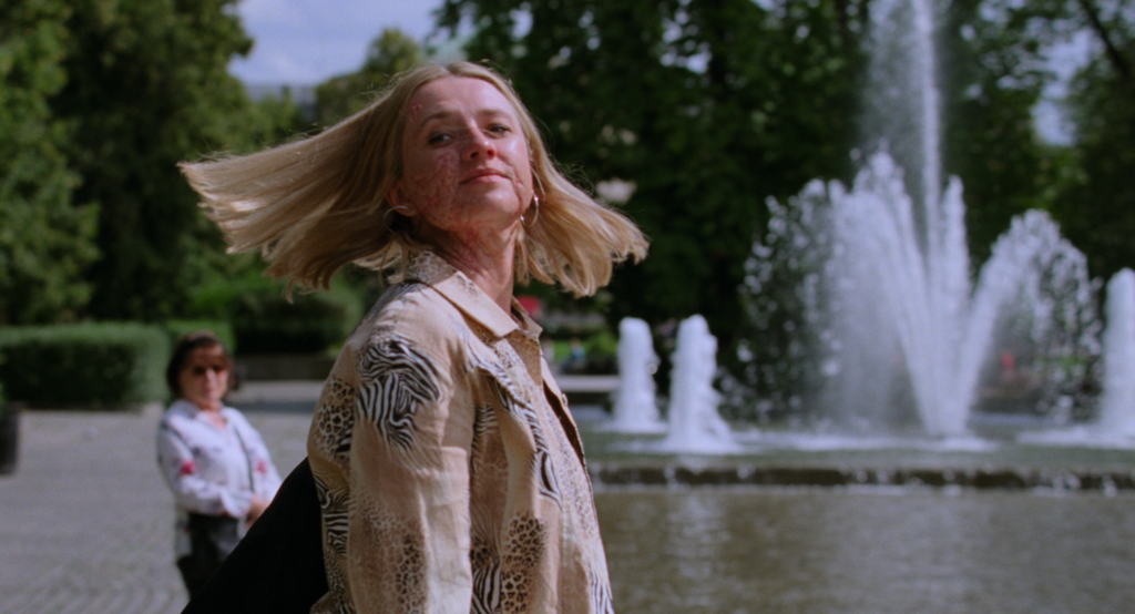 Sick of Myself, la recensione del film di Kristoffer Borgli Una scena di Sick of Myself