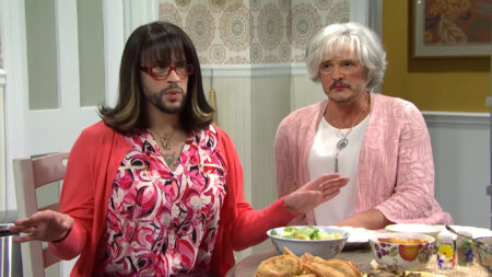 Pedro Pascal e Bad Bunny travestiti da mamma e zia nello sketch esilarante del SNL (VIDEO) snl pascal bunny sketch