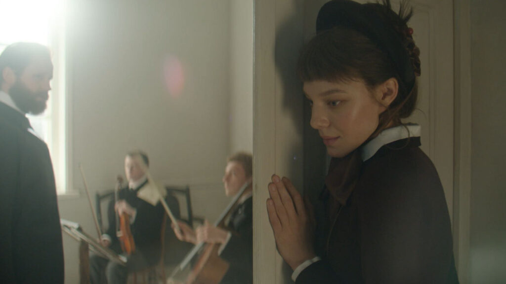 La moglie di Tchaikovsky, la recensione del film di Kirill Serebrennikov Una scena di La moglie di Tchaikovsky