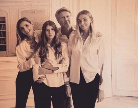 Chi sono le figlie di Emanuele Filiberto di Savoia, Vittoria e Luisa Una foto di famiglia di Emanuel Filiberto e le sue figlie.