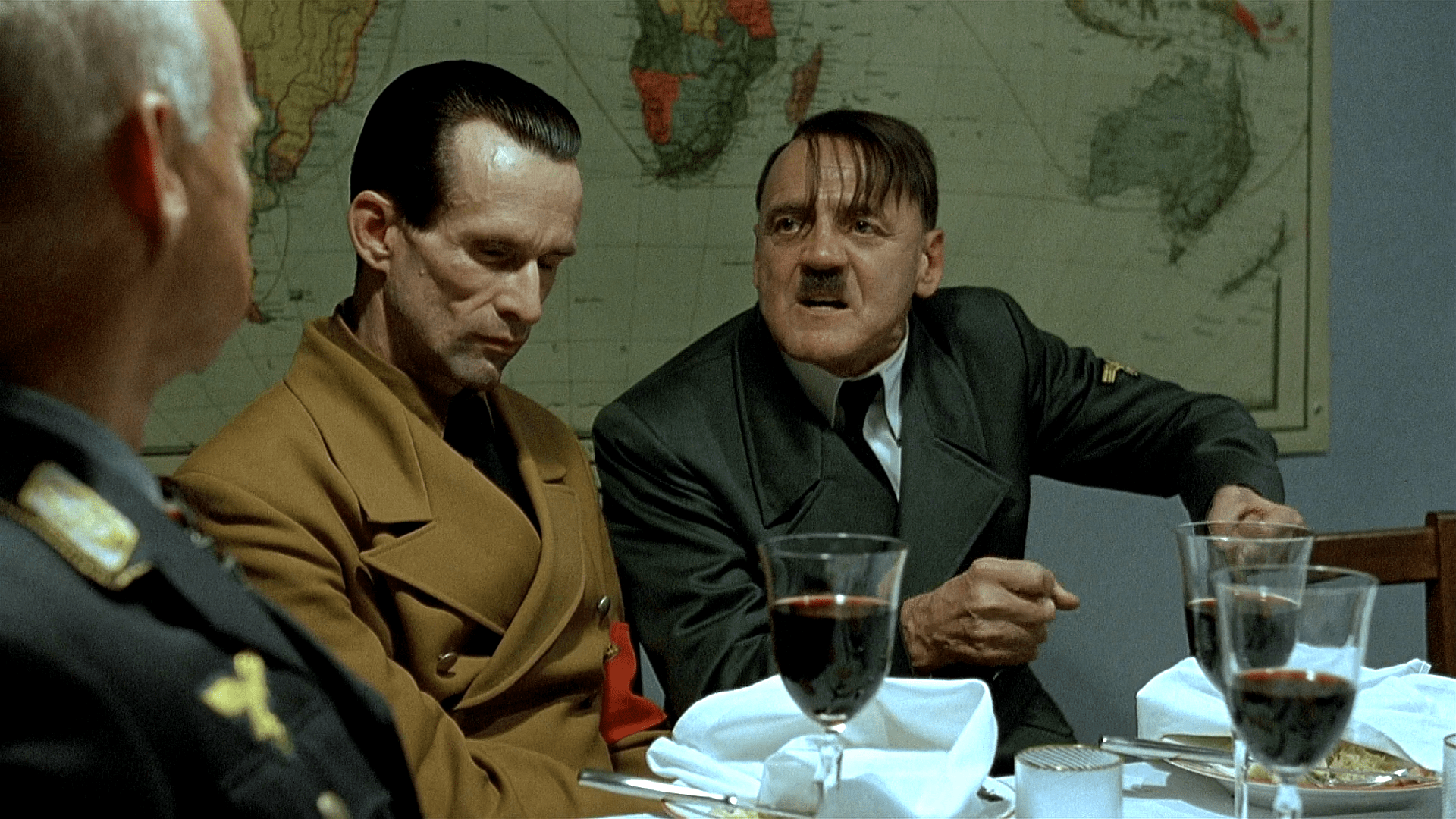 Una scena di La caduta - Gli ultimi giorni di Hitler