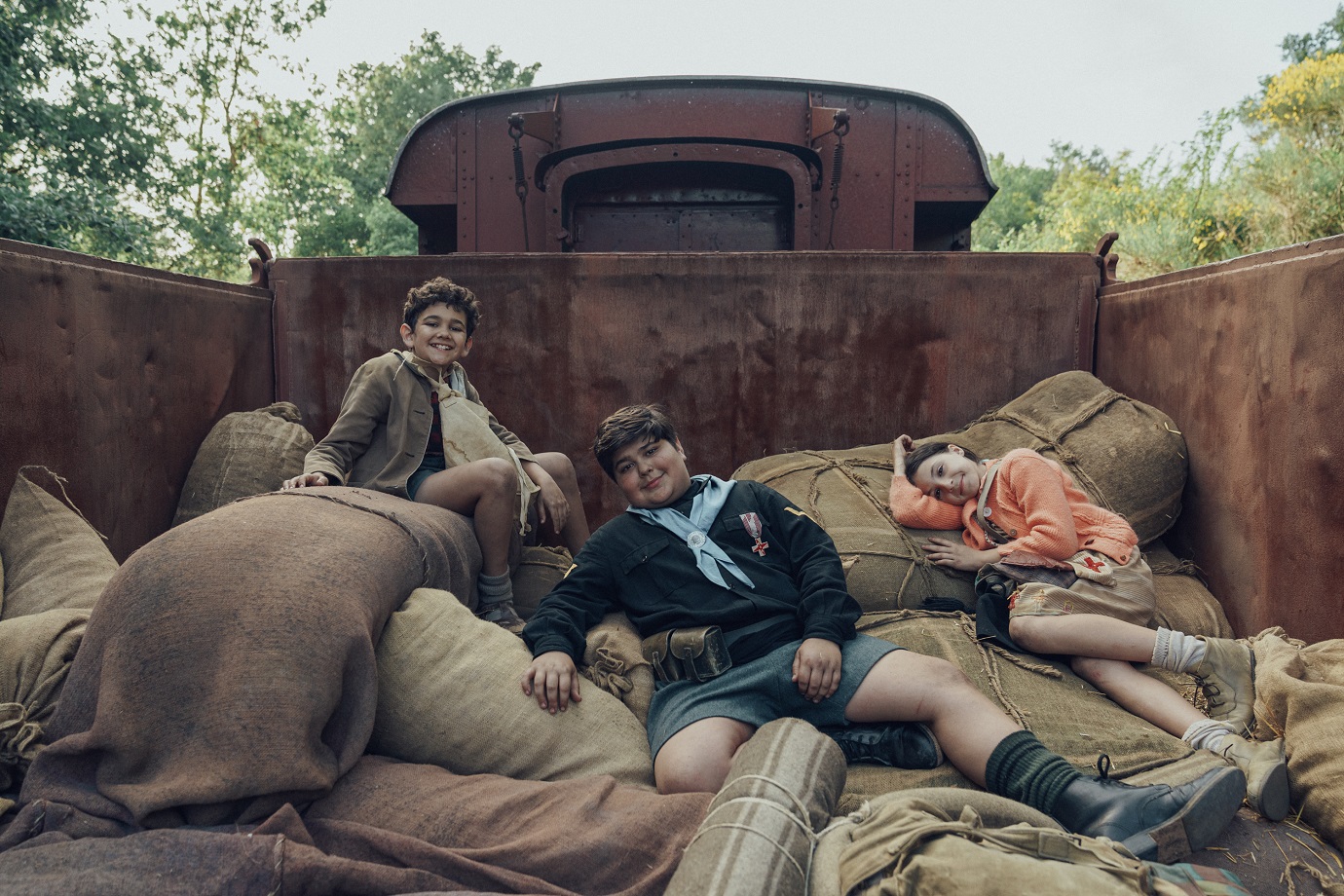 Il cast giovane di L'ultima volta che siamo stati bambini.