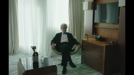 Room 999, recensione del documentario di Lubna Playoust Una scena di Room 999