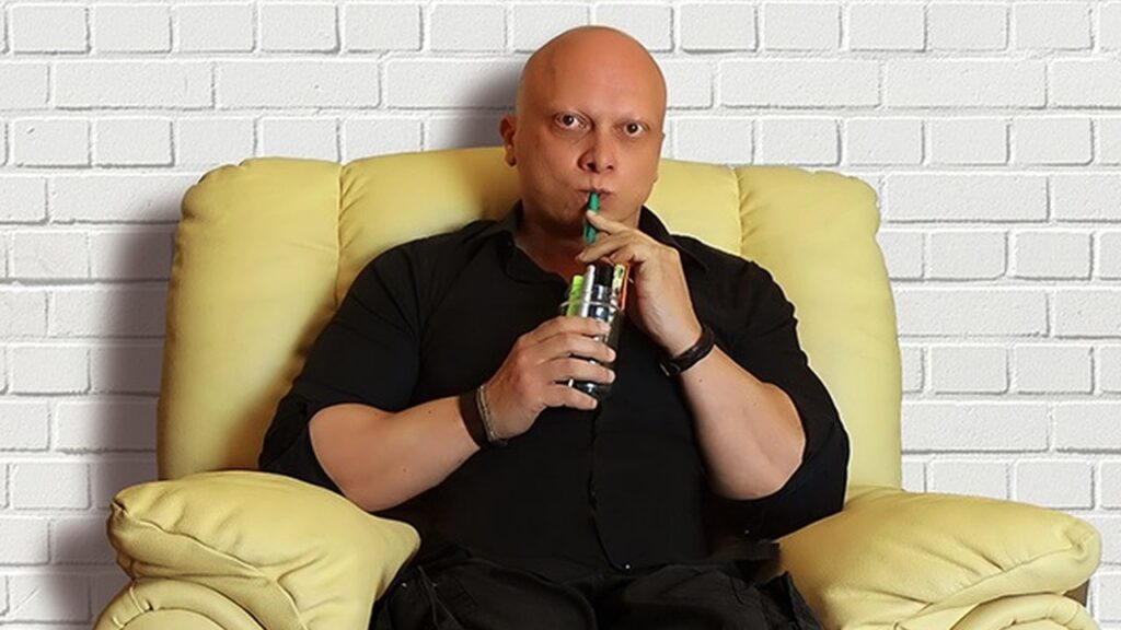 Chi è Toni Bonji il demotivatore di GialappaShow Chi è Toni Bonji il demotivatore di Gialappa Show