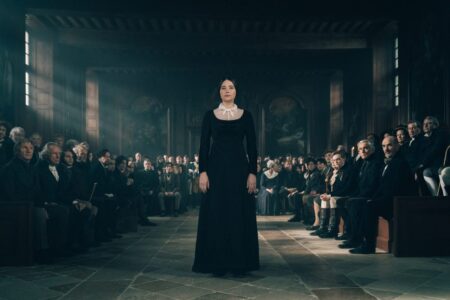 Widow Clicquot, la recensione del film con Haley Bennett Haley Bennett nei panni di Madame Clicquot.