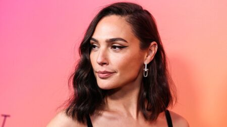 Gal Gadot supporta Israele con una proiezione di video sulle atrocità di Hamas Gal Gadot organizza una proiezione di un video con le atrocità di Hamas