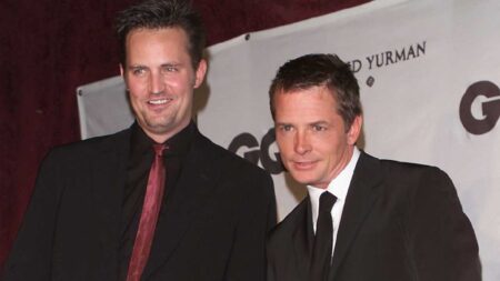 Michael J. Fox ricorda Matthew Perry e la sua generosità: “Gli ho voluto bene” Un'immagine di Matthew Perry e Michael J.Fox insieme.