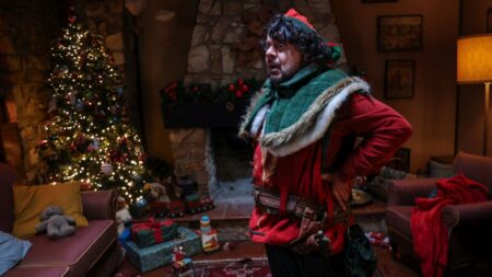 Lillo perplesso in una scena di Elf Me