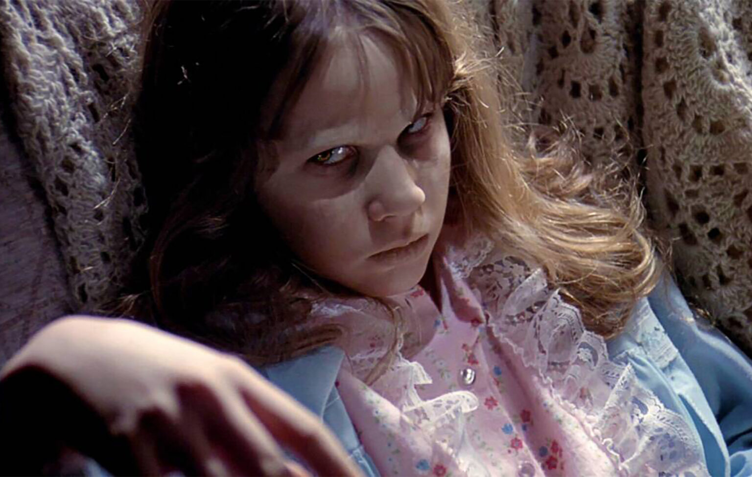Quando il cinema porta sfortuna: da Poltergeist a Il corvo in 10 casi Frame che ritrae Linda Blair ne L'esorcista
