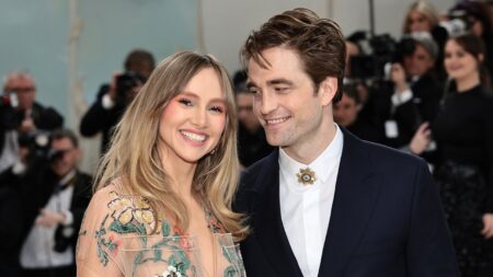 Robert Pattinson diventa papà: Suki Waterhouse è incinta robert pattinson suki waterhouse