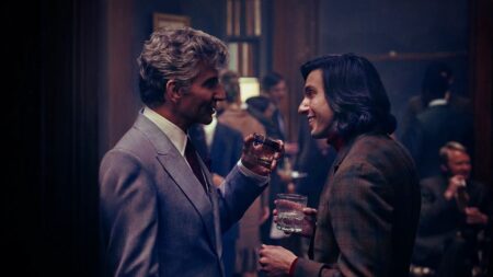 Bradley Cooper e Gideon Glick in Maestro