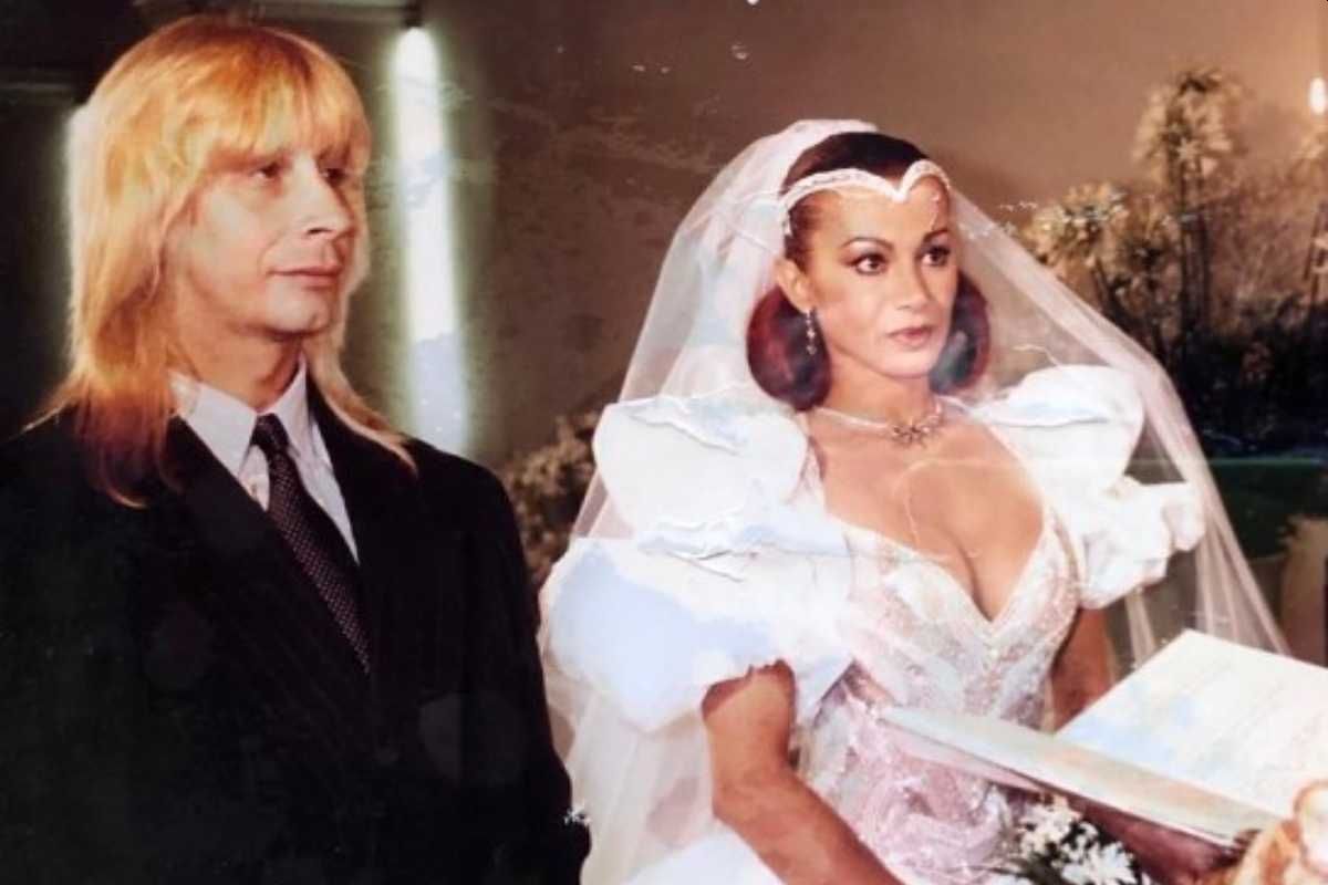 Carmen Russo ed Enzo Paolo Turchi nel giorno del matrimonio