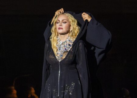 Madonna, il discorso sull’AIDS al concerto: “Ho visto tanti amici morire” Madonna