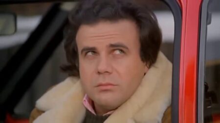 Jerry Calà e Moana Pozzi in bianco sul set di Vacanze di Natale: “Cose che capitano” Jerry Calà in Vacanze di Natale