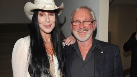 Norman Jewison, morto il regista di Jesus Christ Superstar e Stregata dalla luna, aveva 97 anni Cher e Norman nel 2009 foto George Pimentel