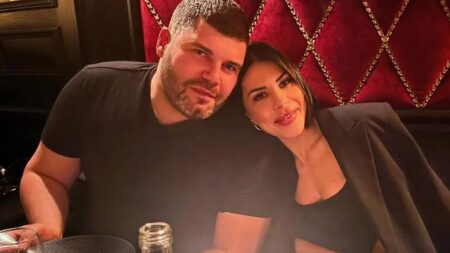 Chi è Paola Rossi, la futura moglie di Salvatore Esposito di Gomorra Salvatore Esposito insieme a Paola Rossi