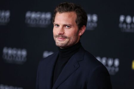 Jamie Dornan ricoverato a causa di un bruco velenoso: la “processionaria” è micidiale Jamie Dornan