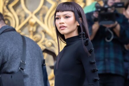 Zendaya, frangia da Star Trek e abito con la “coda” alla Fashion Week di Parigi (FOTO) Zendaya alla sfilata Schiaparelli Spring/Summer 2024 show at Paris Fashion Week. Fonte: ARNOLD JEROCKI/GETTY