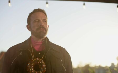 Ben Affleck star del pop nello spot Dunkin’ Donuts: “Cosa è TikTok?” (VIDEO) Frame che ritrae Ben Affleck nella nuova pubblicità dei Dunkin' Donuts