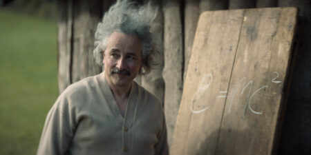 Una scena di Einstein e la bomba