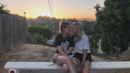 Kristen Stewart vuole figli dalla fidanzata (ed è stufa di domande su Pattinson) Kristen Stewart e Dylan Meyer