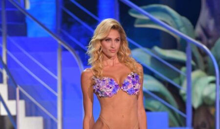 Chi è Orian Ichaki, Madre Natura di Ciao Darwin 9: una bionda mozzafiato Orian Ichaki