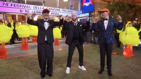 Il ballo del qua qua di John Travolta, il video da Sanremo è atroce