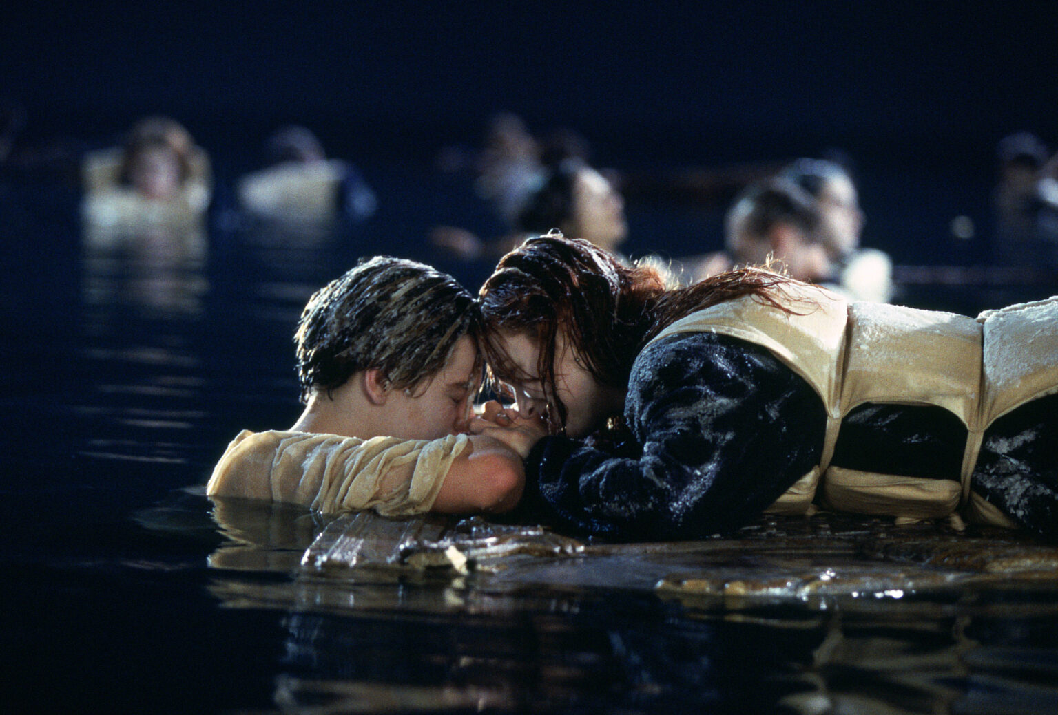 Leonardo DiCaprio e Kate Winslet in una scena di Titanic. Fonte: 20th Century Fox.