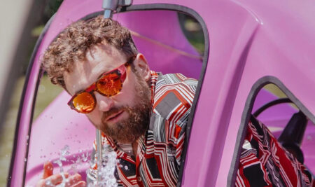 Perché Dargen D’Amico indossa sempre occhiali da sole? “Mi dà fastidio…” Dargen D'Amico