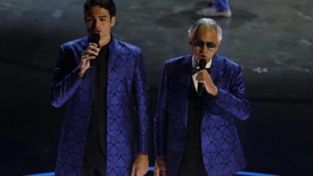 Andrea e Matteo Bocelli agli Oscar 2024, l’esibizione emoziona il pubblico (VIDEO) Andrea Bocelli e suo figlio Matteo
