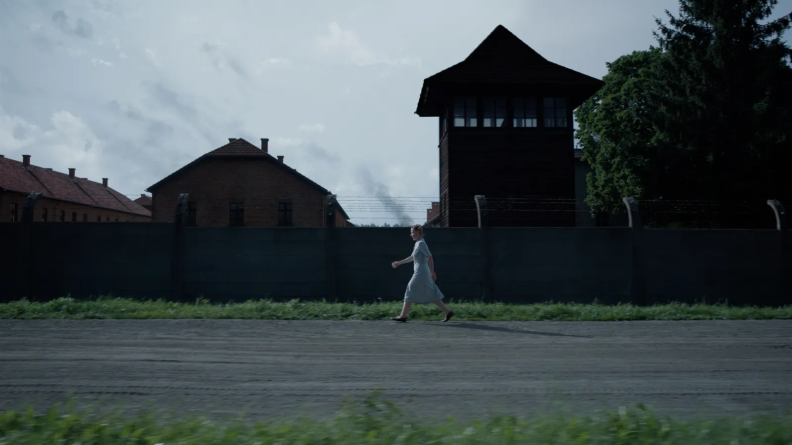 Sandra Hüller è Hedwig ne La zona d'interesse. 