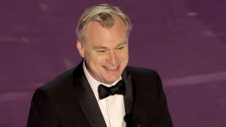 Oppenheimer, il compenso ricevuto da Christopher Nolan per il film è esplosivo Christopher Nolan