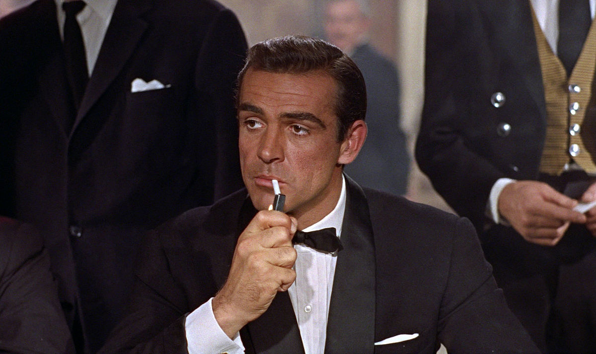 Sean Connery nel film Agente 007 - Licenza di uccidere. 