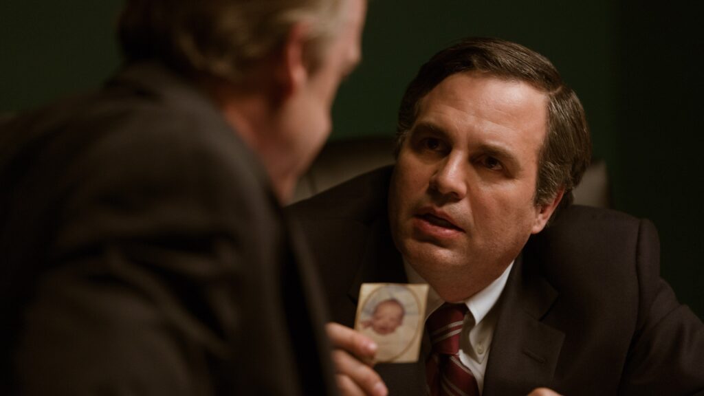 Mark Ruffalo in una scena di Cattive acque
